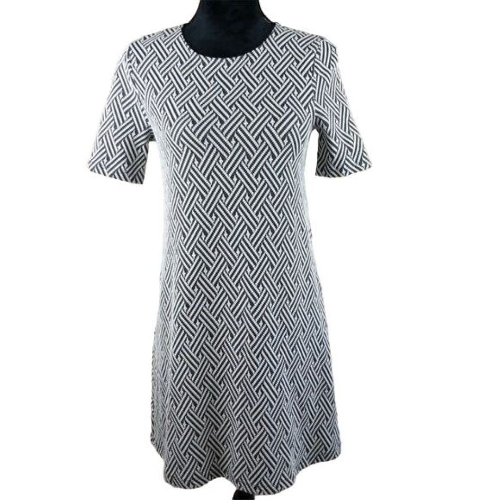 Divided back zip dress. Charcoal and cream pattern. Short sleeves. Size 6